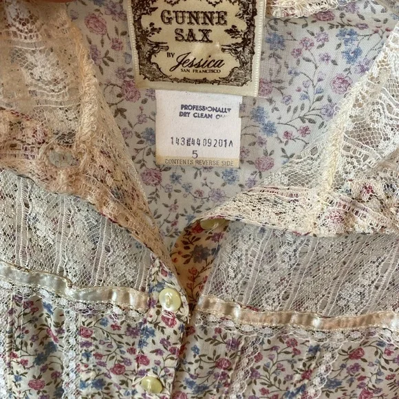 Vintage Cottage Core Gunne Sax Ditsy Floral and Lace Prairie Maxi Dress - Picture 15 of 17